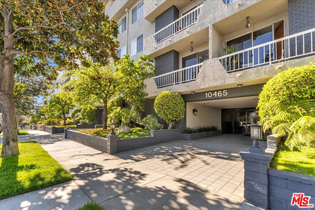 10465 Eastborne Ave Unit: 206