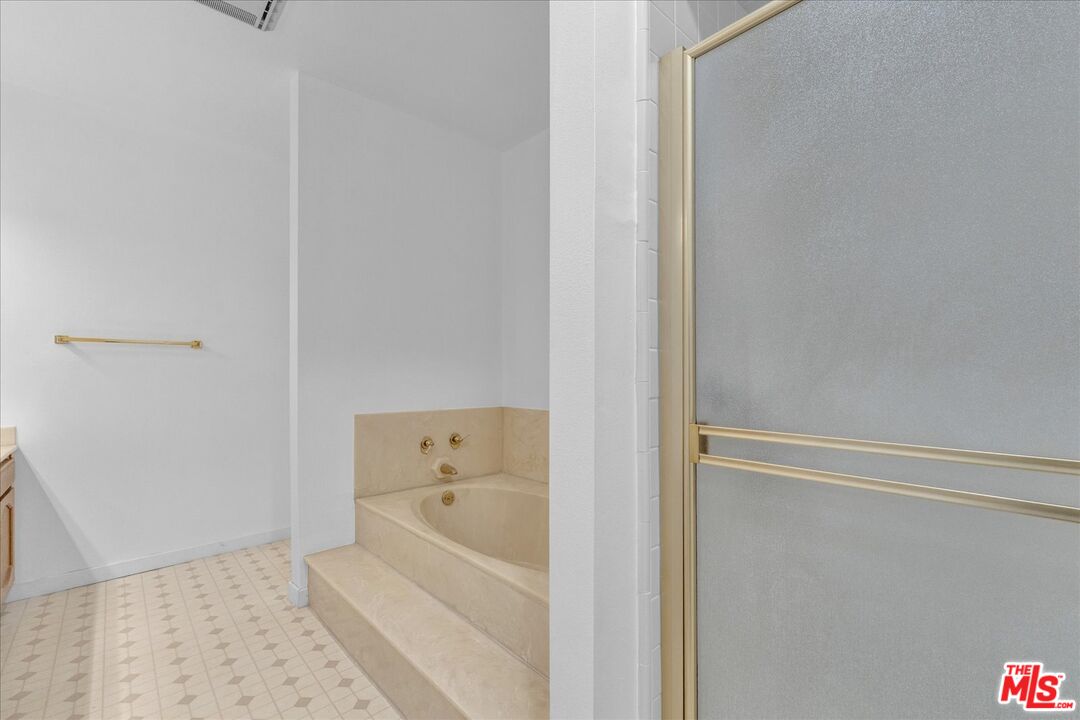 10465 Eastborne Ave Unit: 206