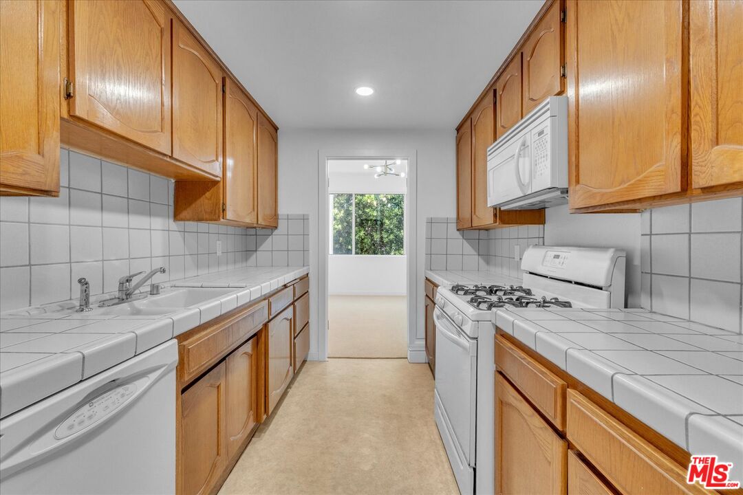10465 Eastborne Ave Unit: 206