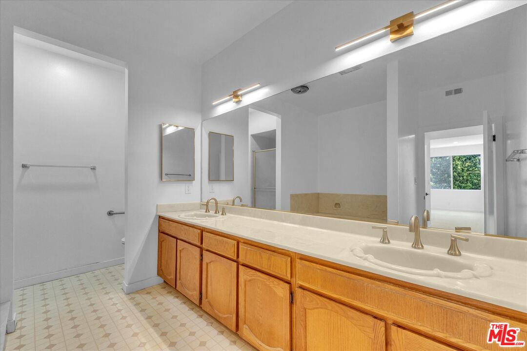 10465 Eastborne Ave Unit: 206