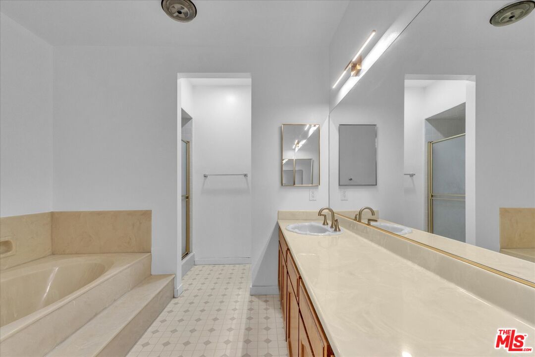 10465 Eastborne Ave Unit: 206