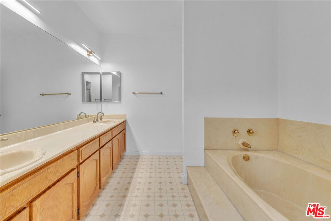 10465 Eastborne Ave Unit: 206