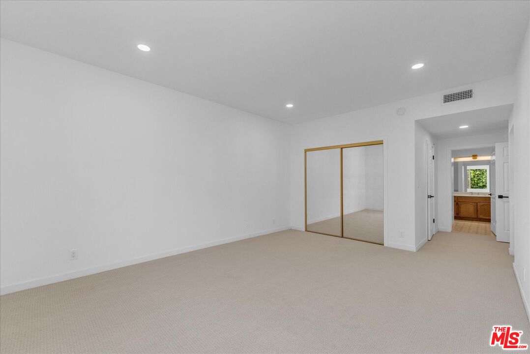 10465 Eastborne Ave Unit: 206