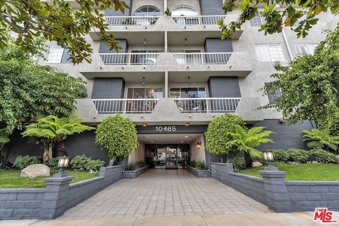 10465 Eastborne Ave Unit: 206