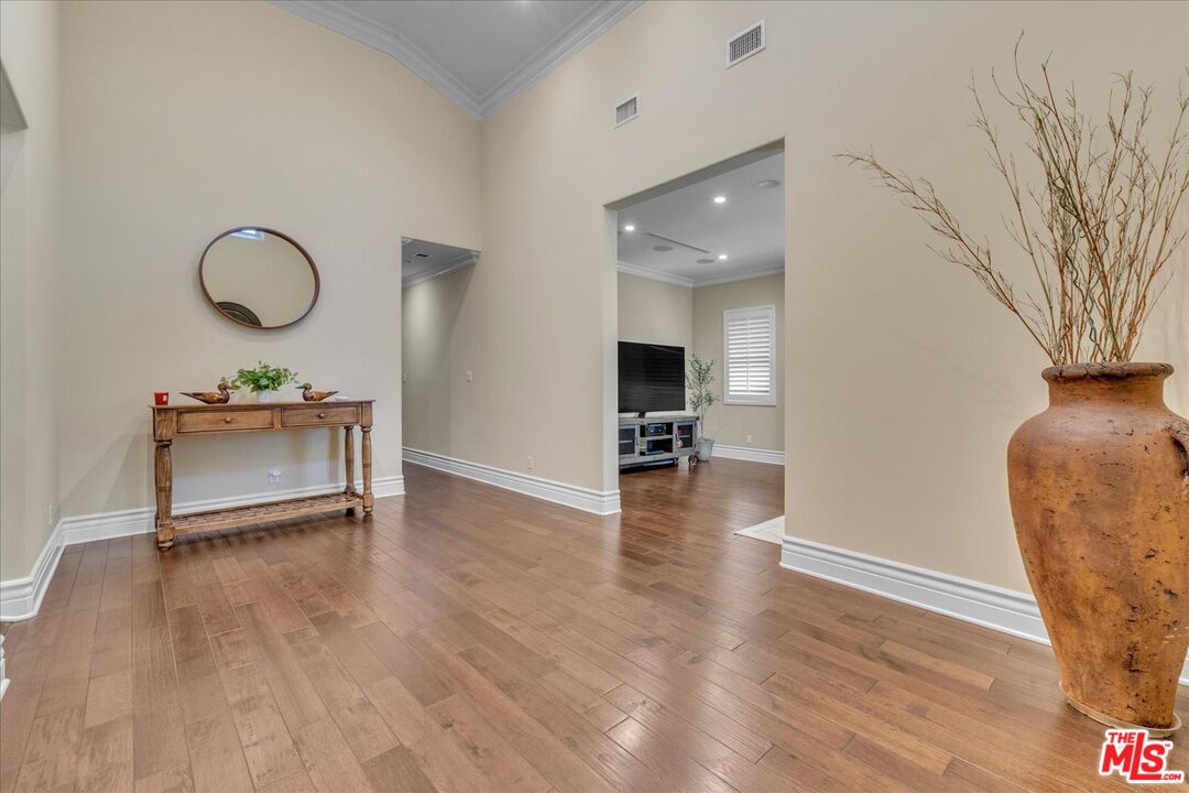 5310 Leghorn Ave