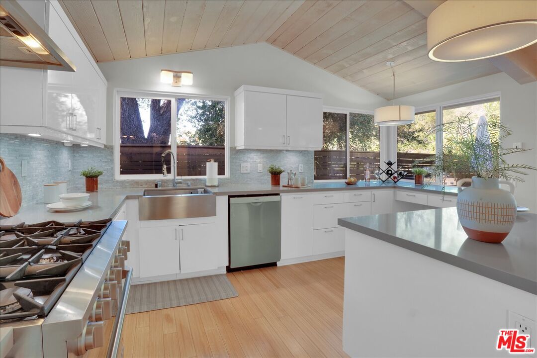 3500 Woodcliff Rd