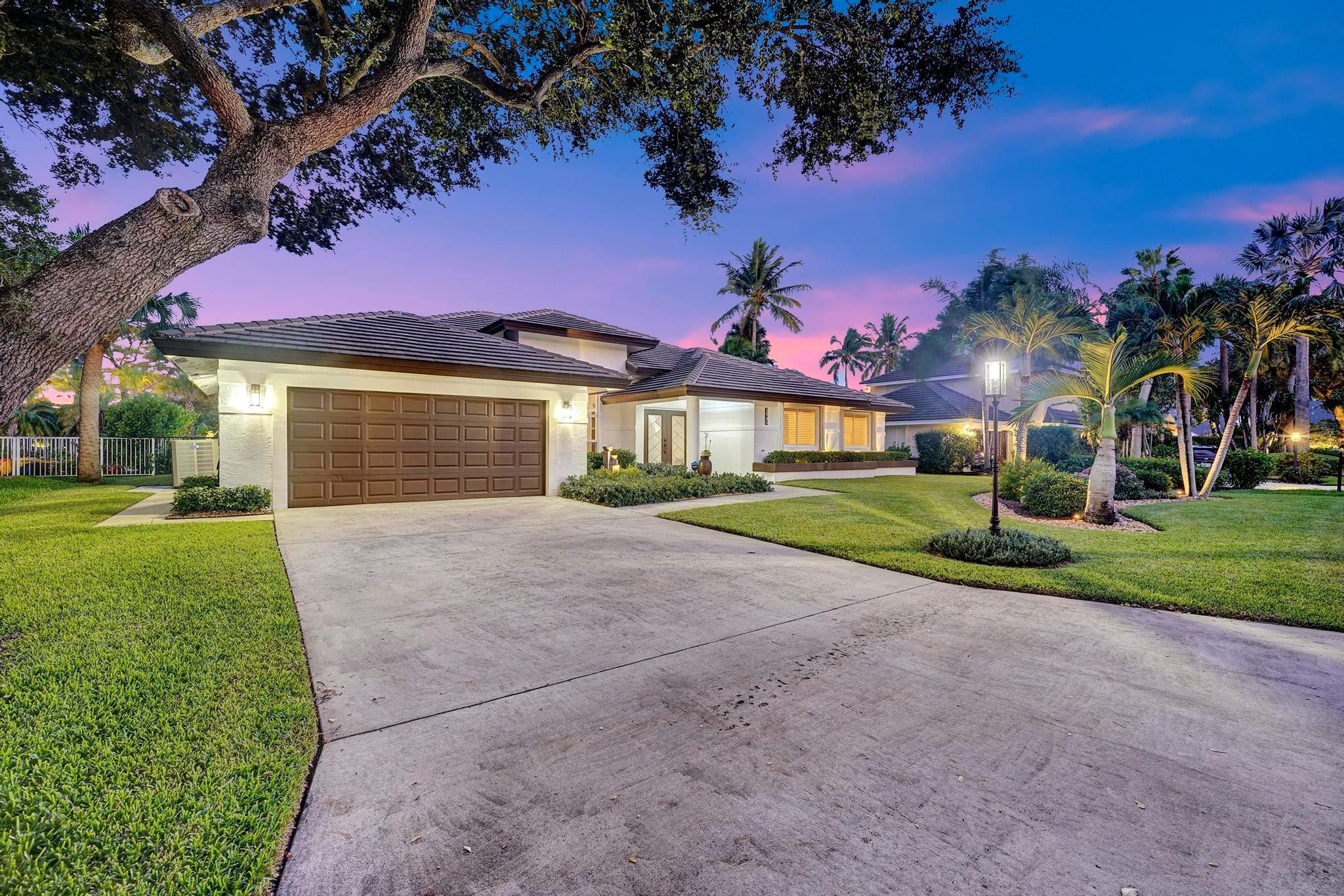 2940 Oak Tree Dr