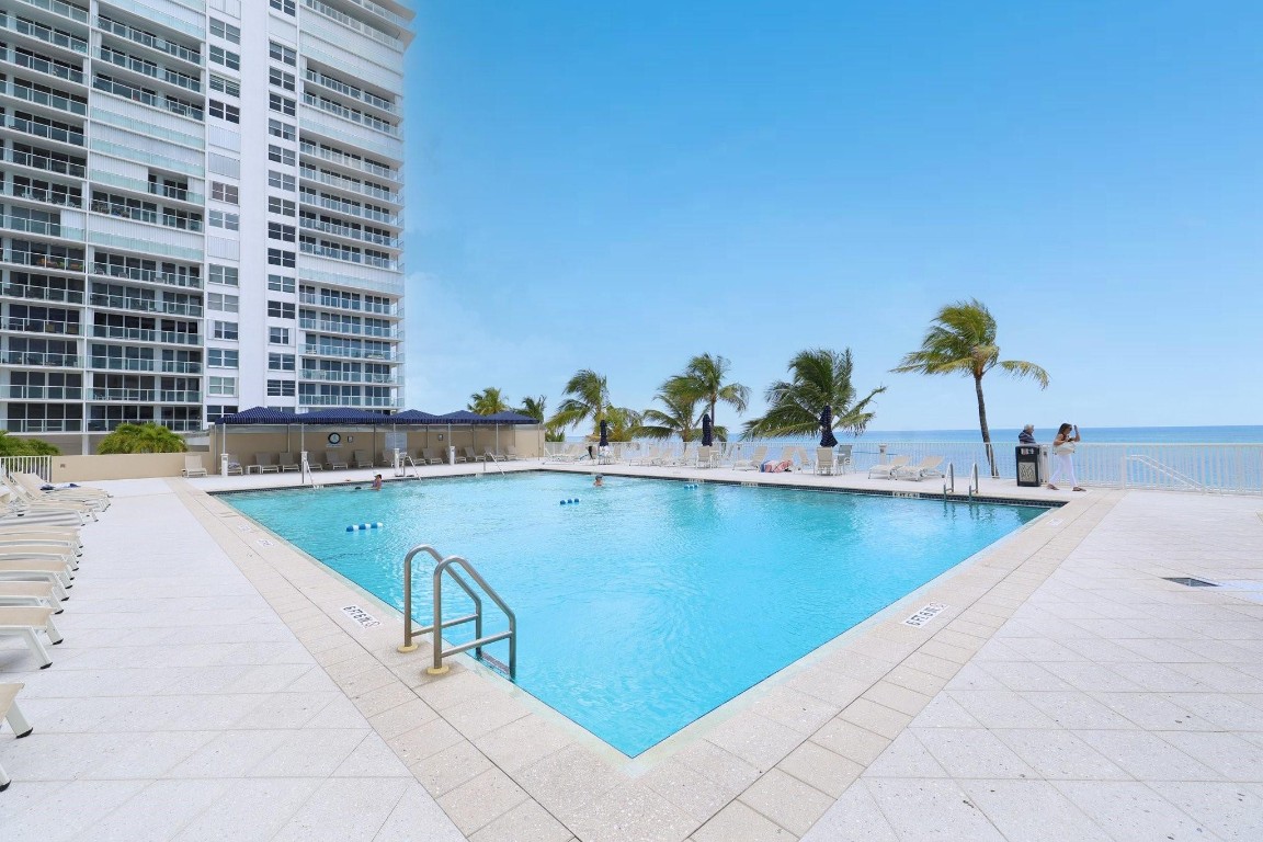 4300 N Ocean Blvd 20P