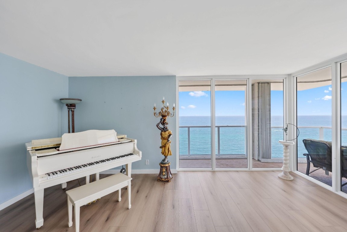 4300 N Ocean Blvd 20P