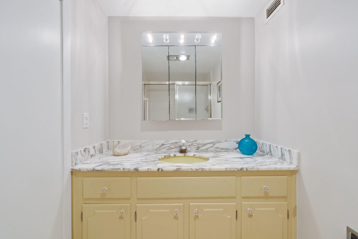 4300 N Ocean Blvd 20P