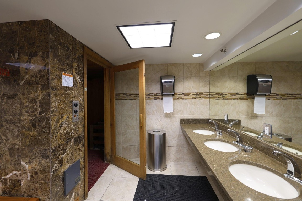 4300 N Ocean Blvd 20P