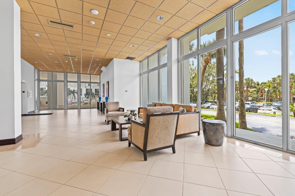 4300 N Ocean Blvd 20P