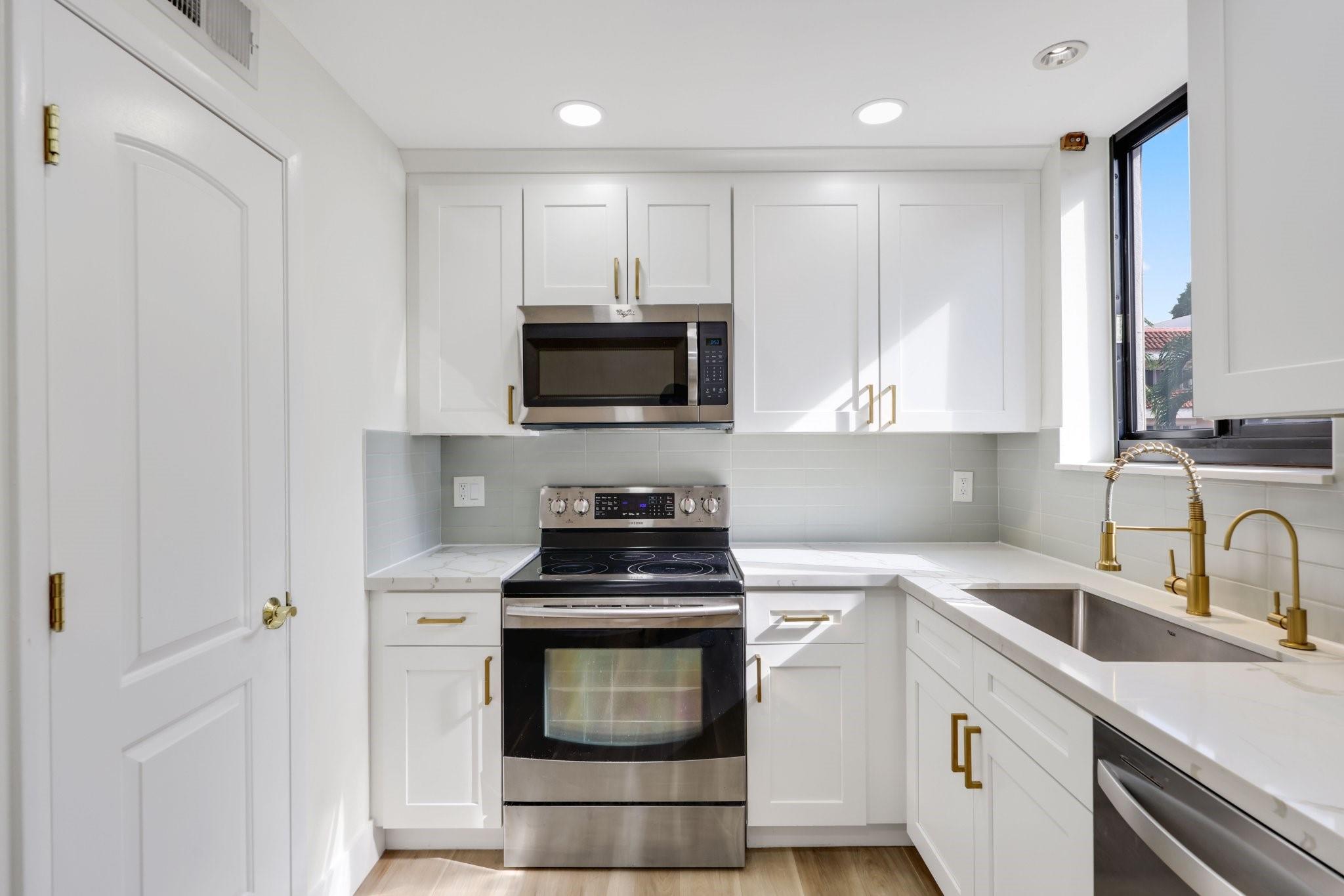 1401 NE 9 ST 23