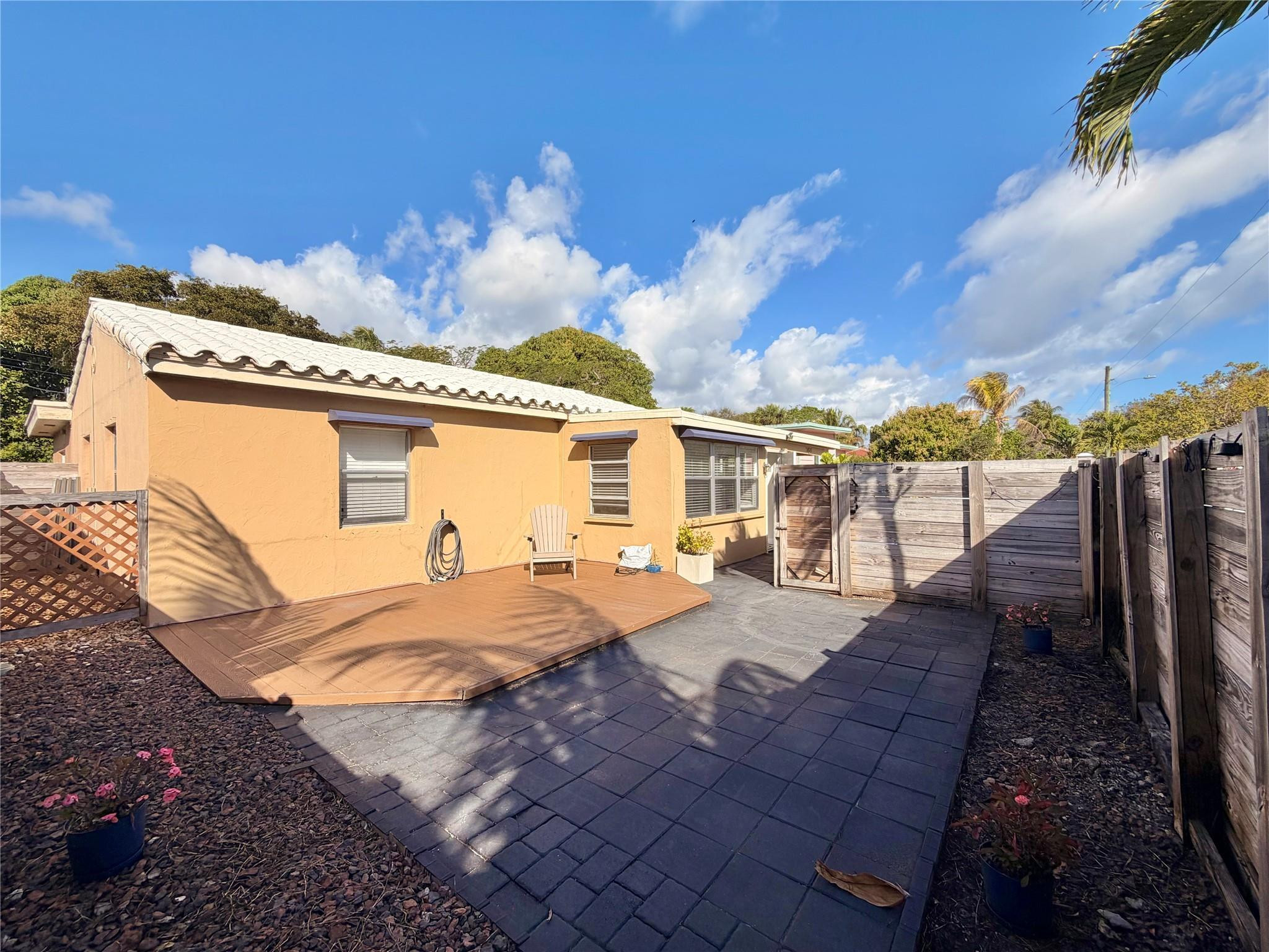 1421 NW 2nd Avenue