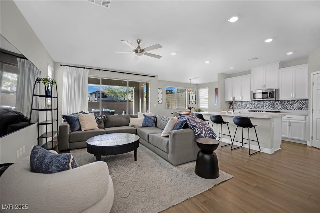 737 Foreign Reef Way