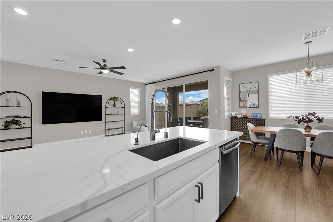 737 Foreign Reef Way