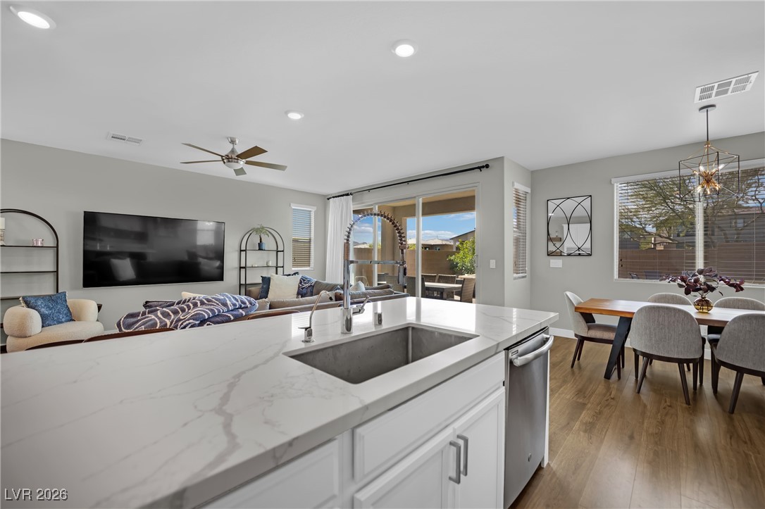 737 Foreign Reef Way