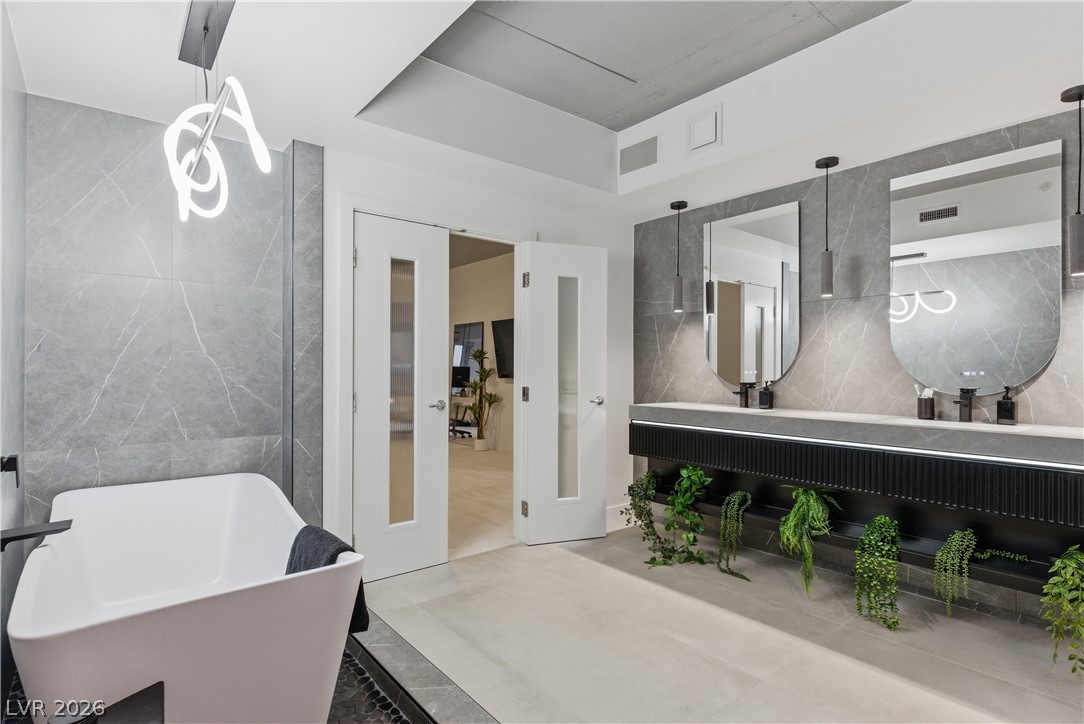 360 East Desert Inn Road 807