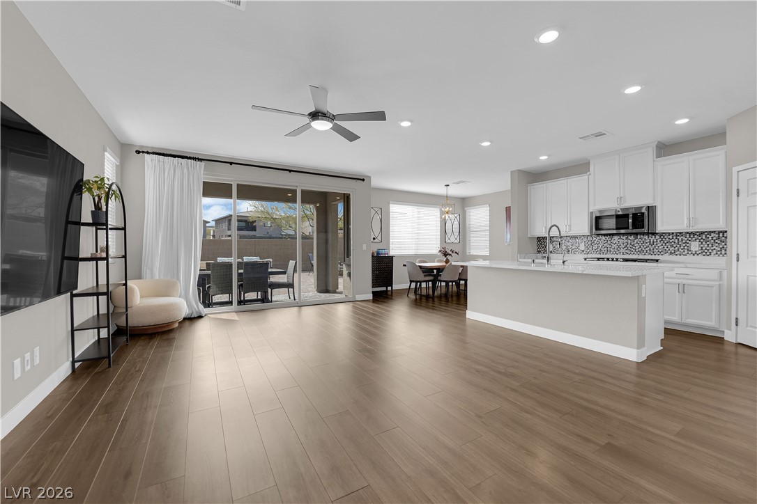 737 Foreign Reef Way