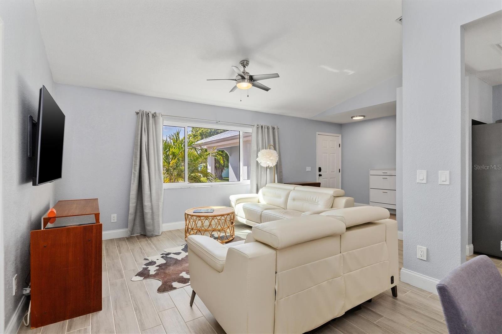 2710 CAMELLIA TER