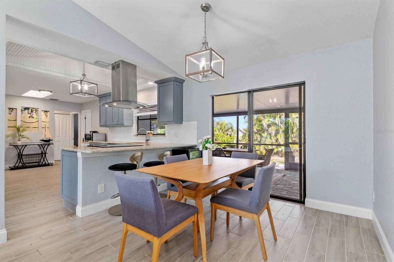 2710 CAMELLIA TER