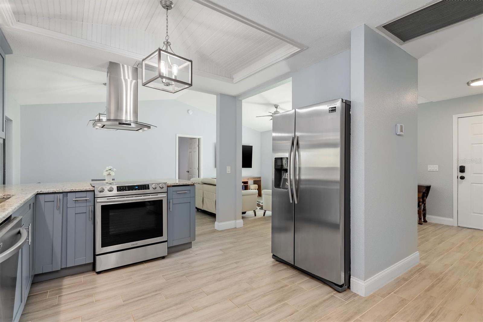 2710 CAMELLIA TER