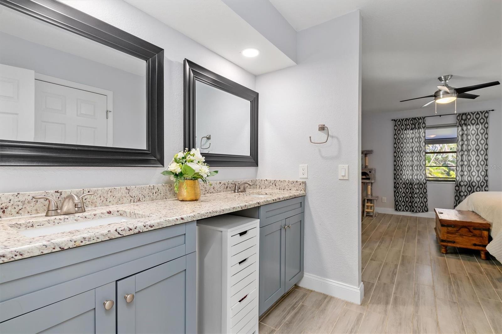 2710 CAMELLIA TER