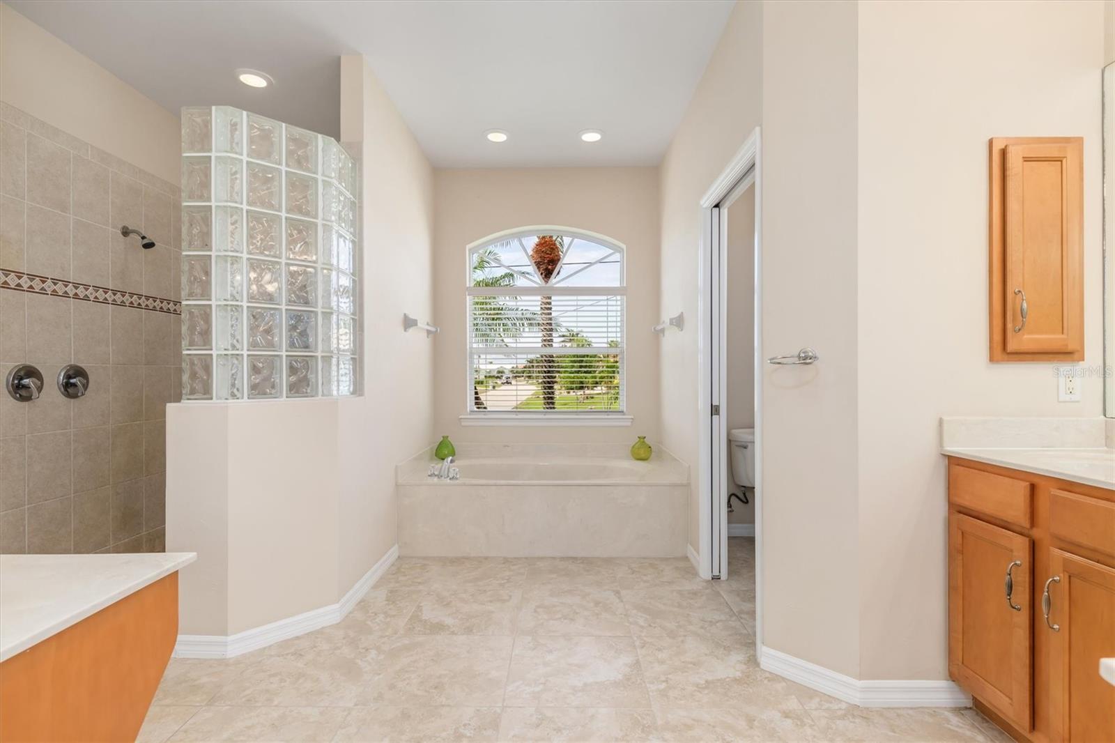 2224 VIA VENETO DR