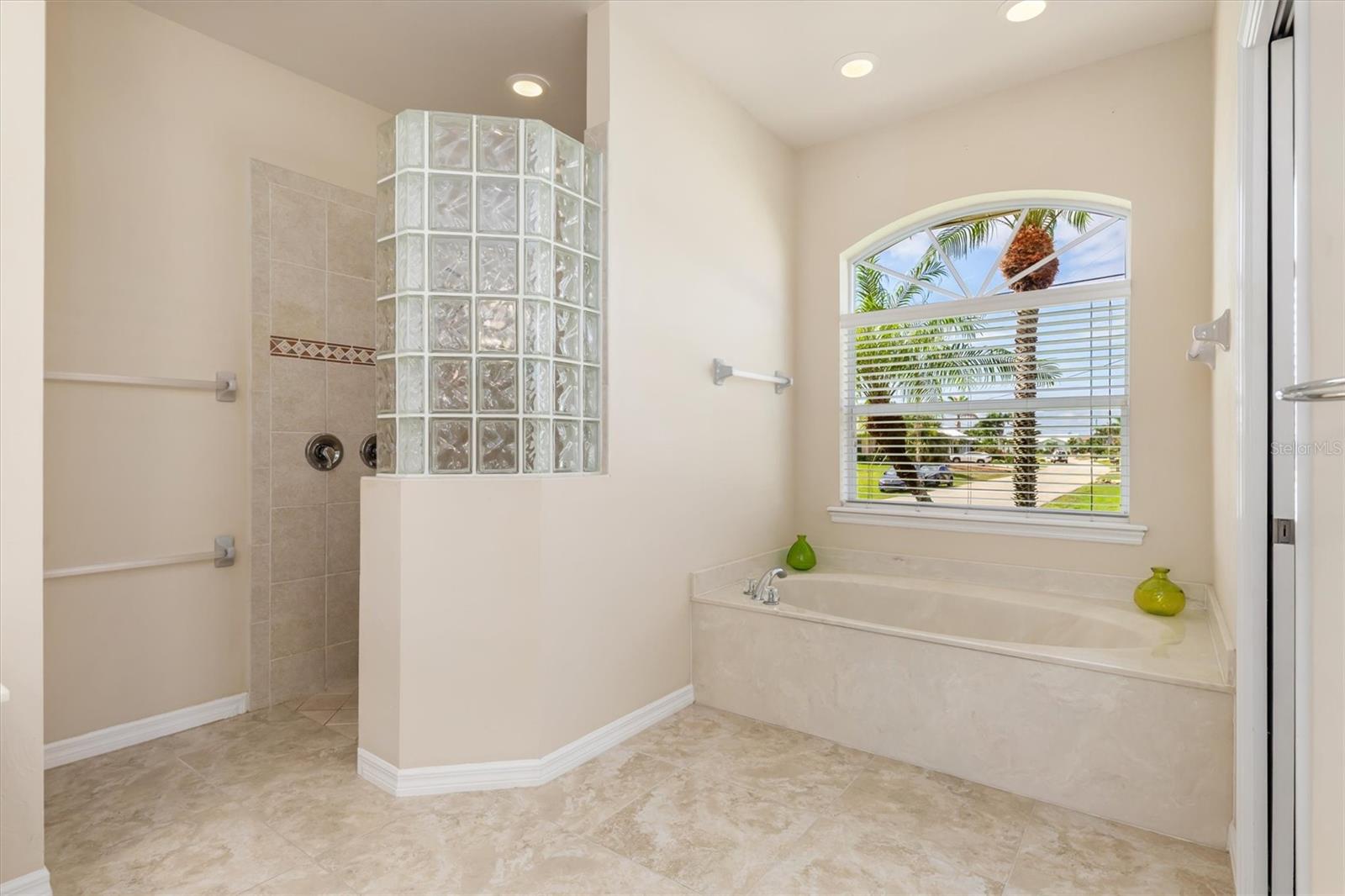 2224 VIA VENETO DR