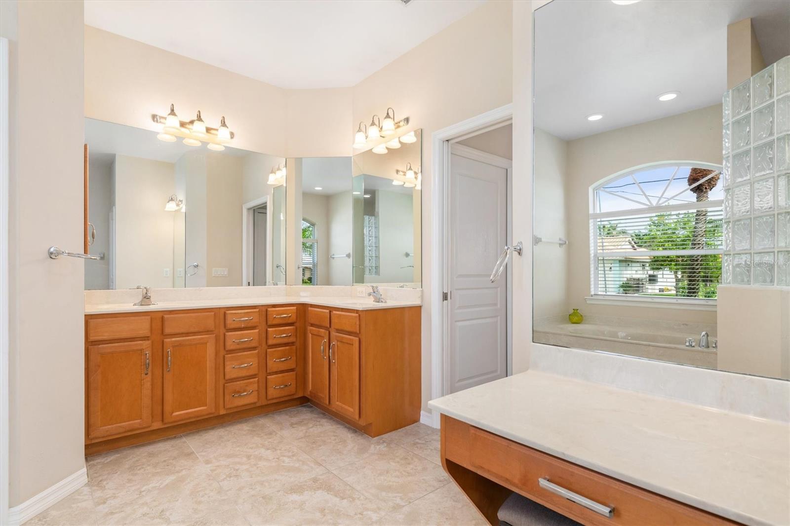 2224 VIA VENETO DR