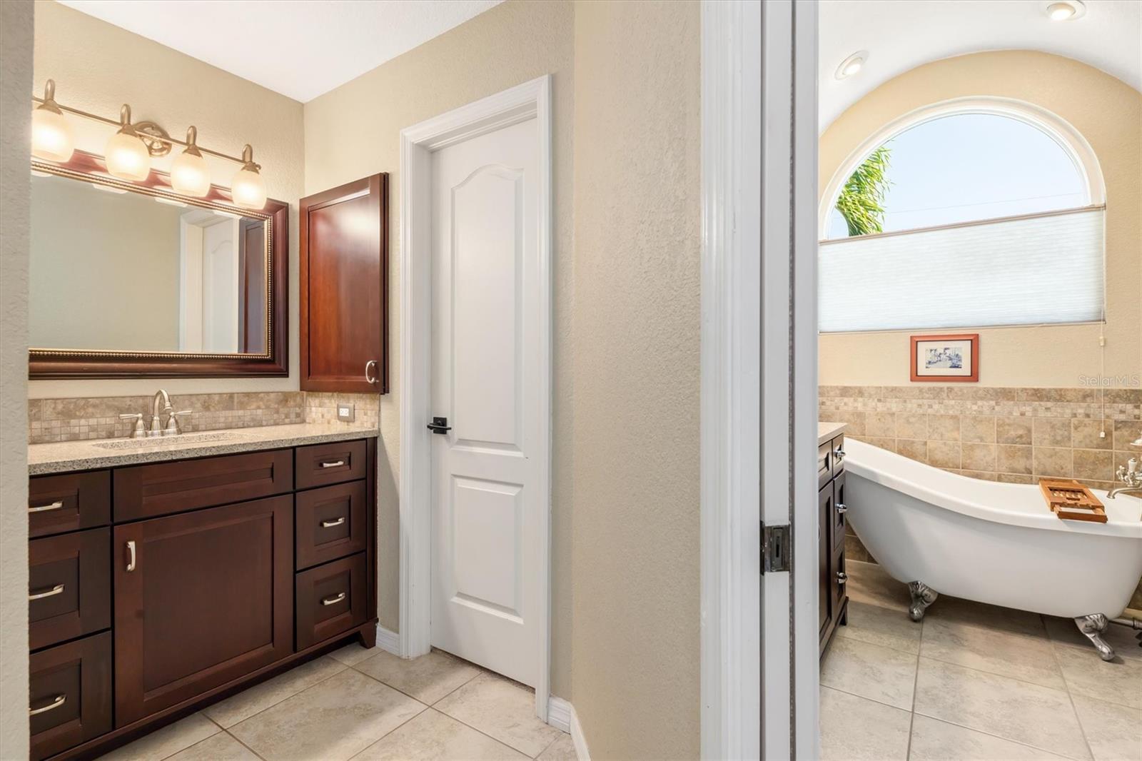 2829 LA MANCHA CT