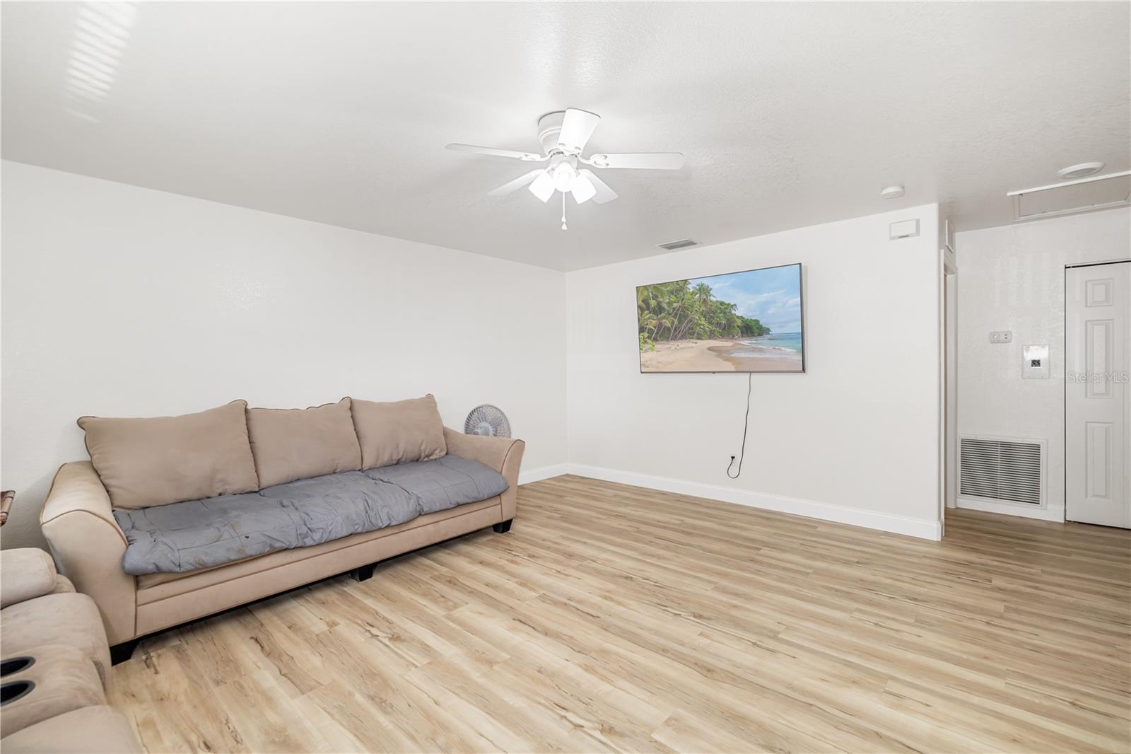 1084/1086 SAN CRISTOBAL AVE