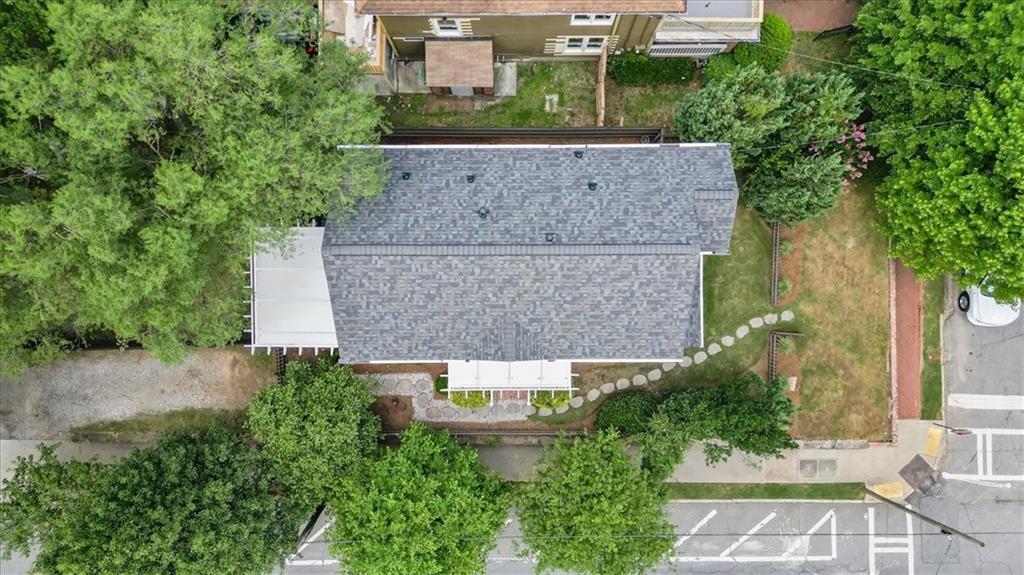 589 East Avenue NE