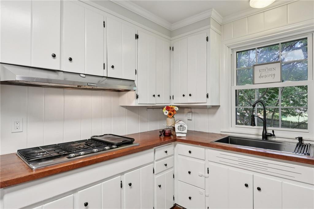 1585 Blackwell Road