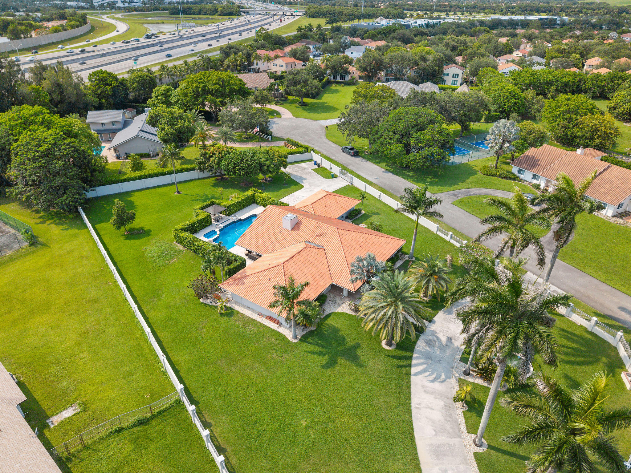 5101 W Saxon Circle