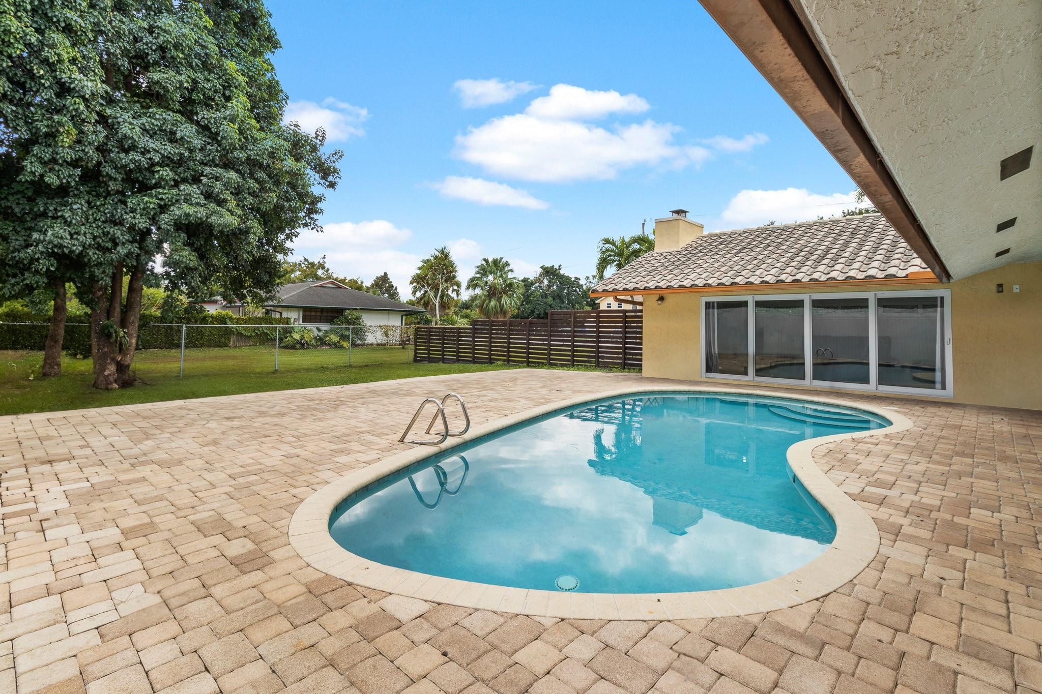5520 SW 196th Lane