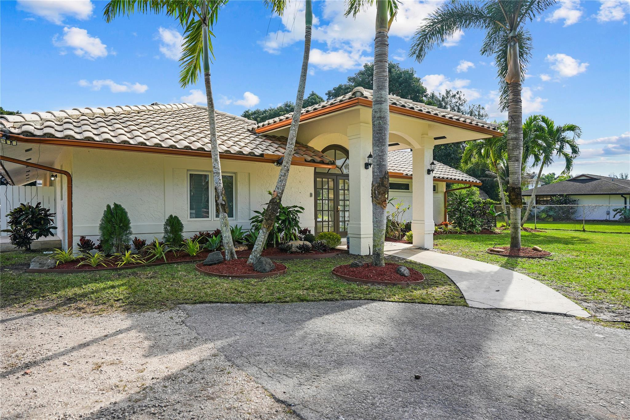 5520 SW 196th Lane