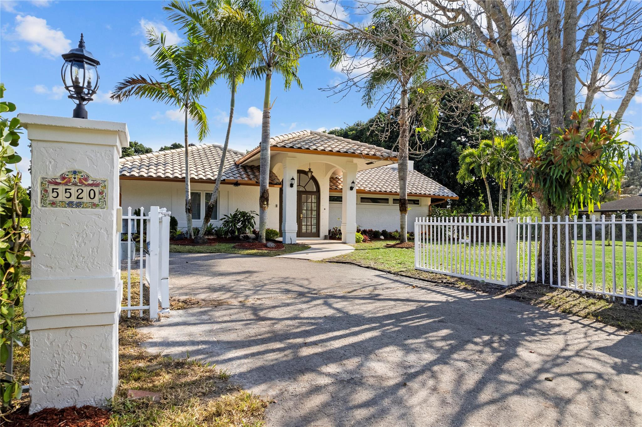 5520 SW 196th Lane