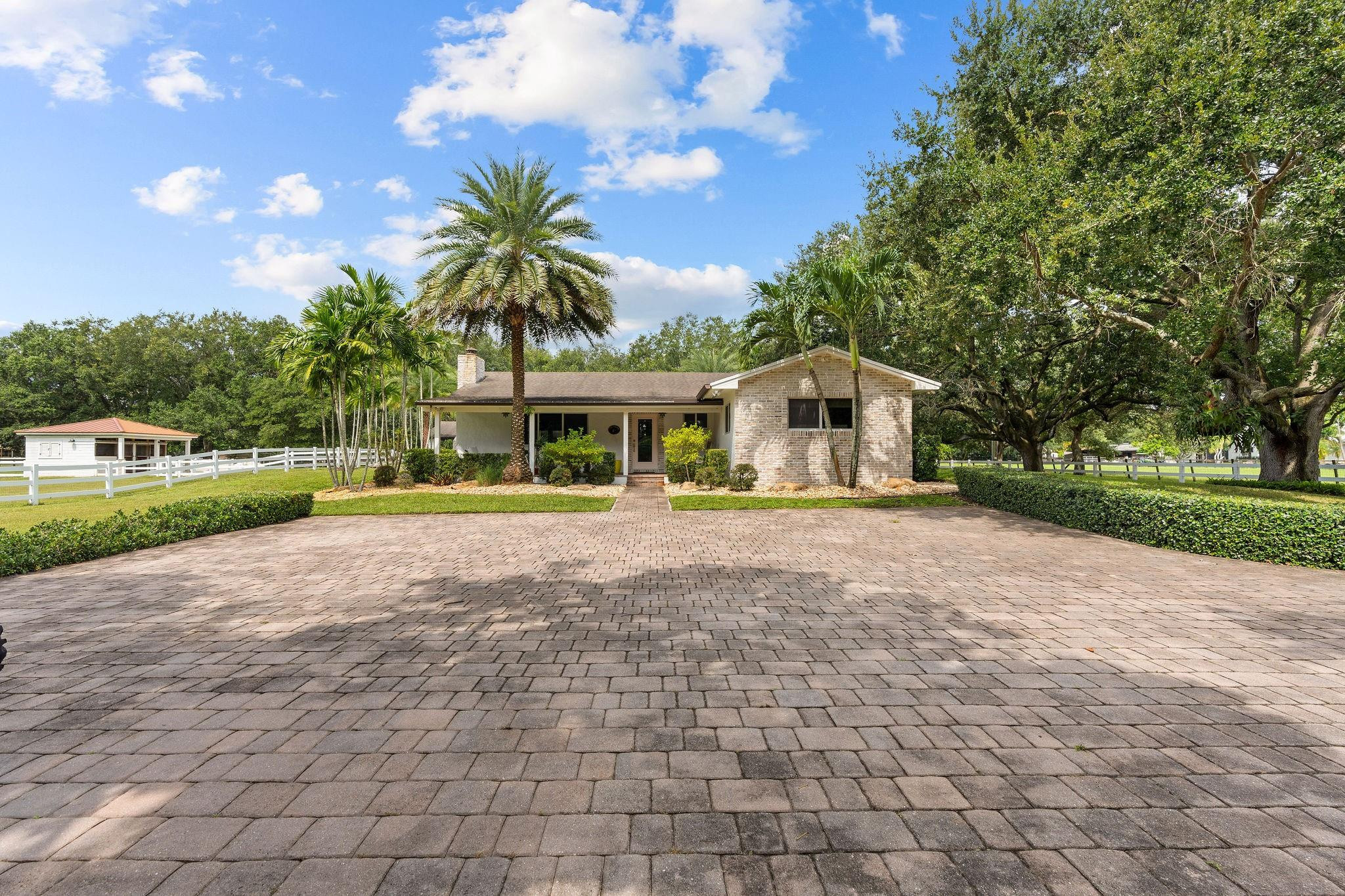 13800 SW 50th Manor
