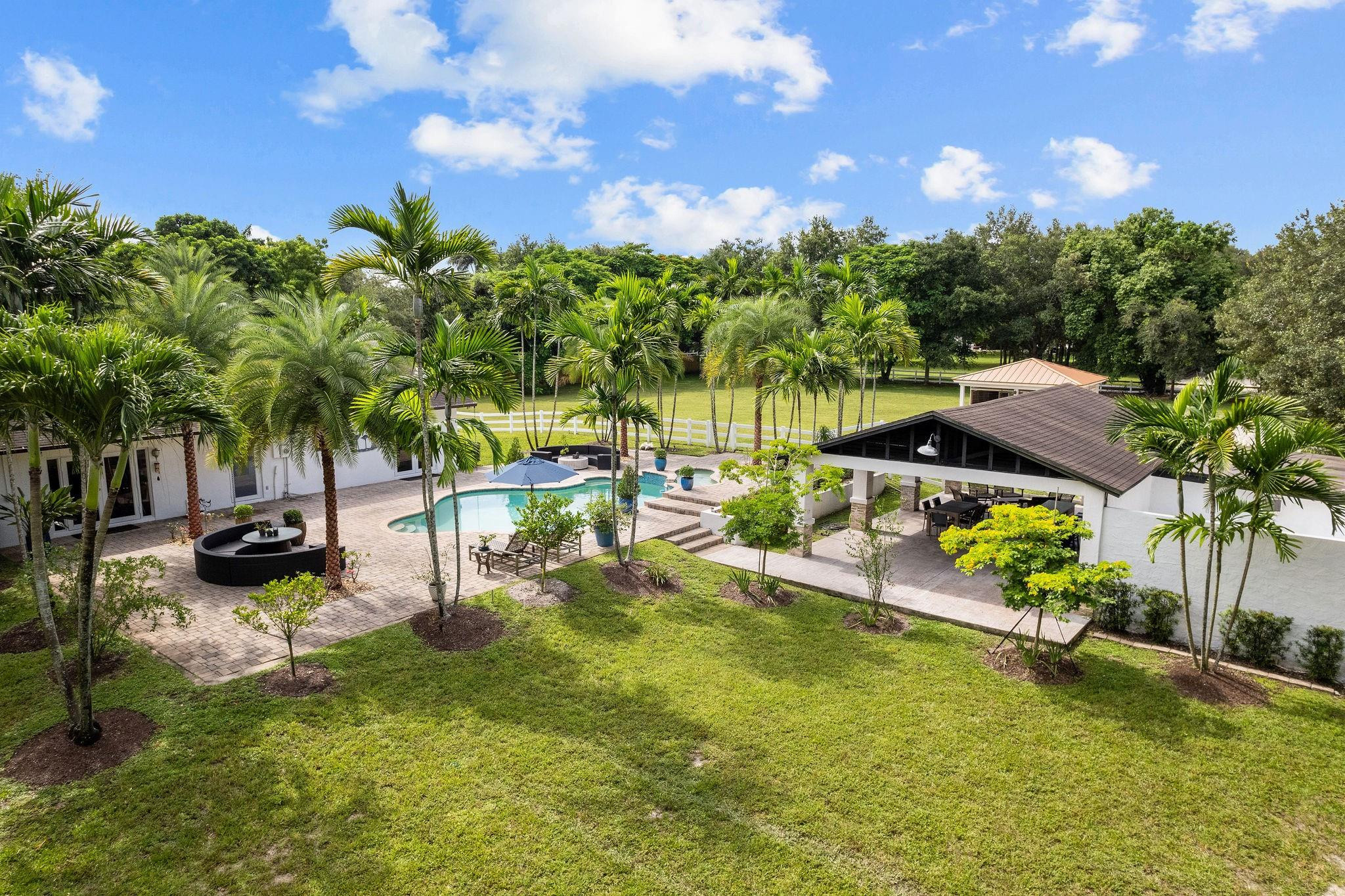 13800 SW 50th Manor