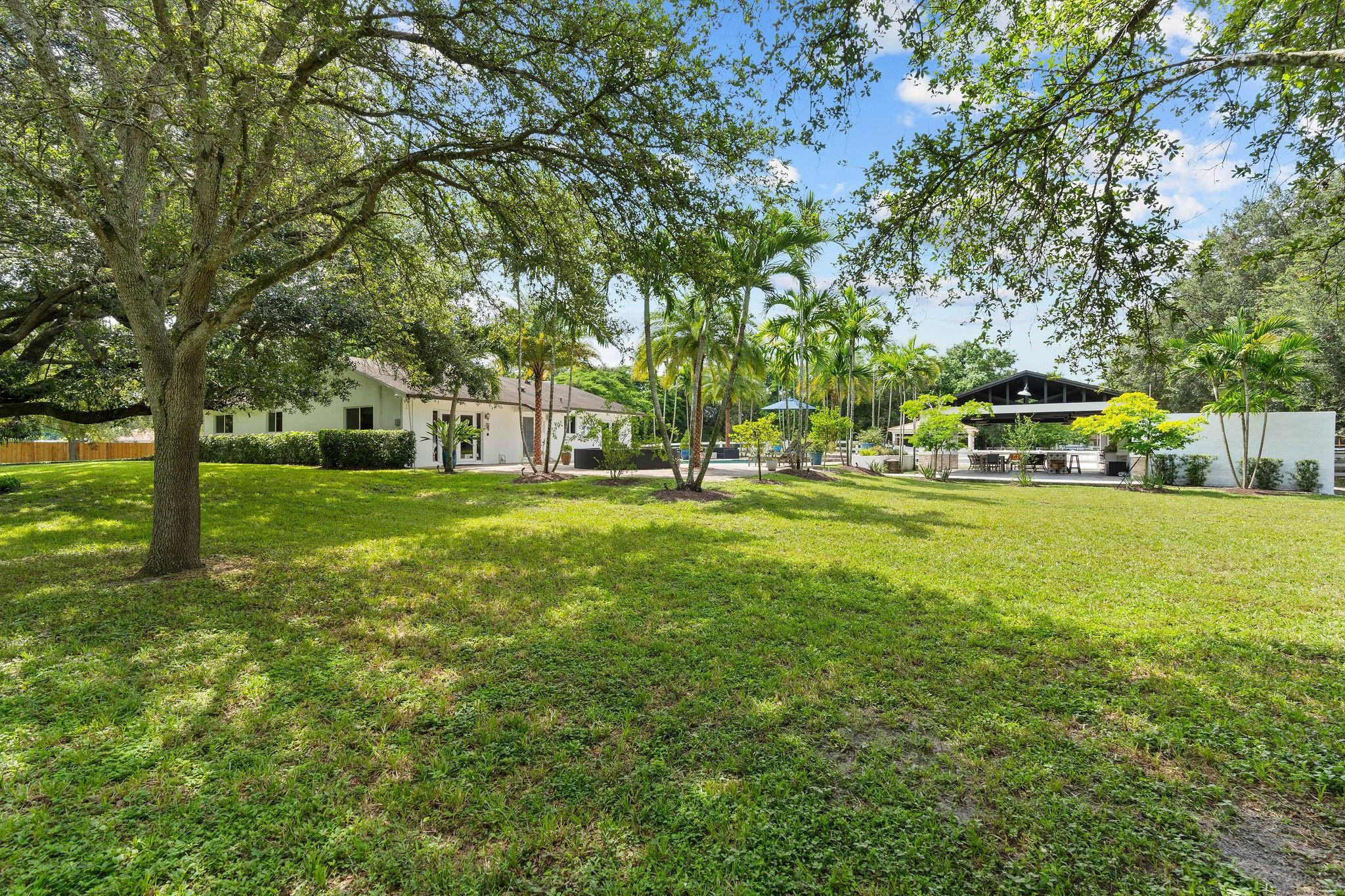 13800 SW 50th Manor