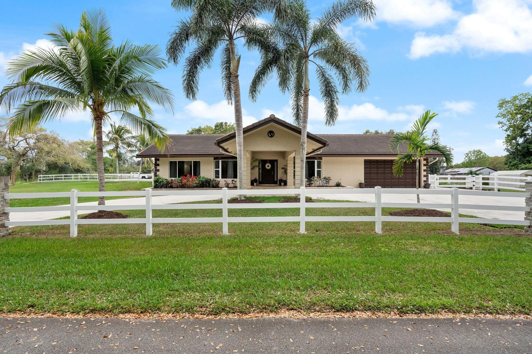 5711 SW 195th Terrace