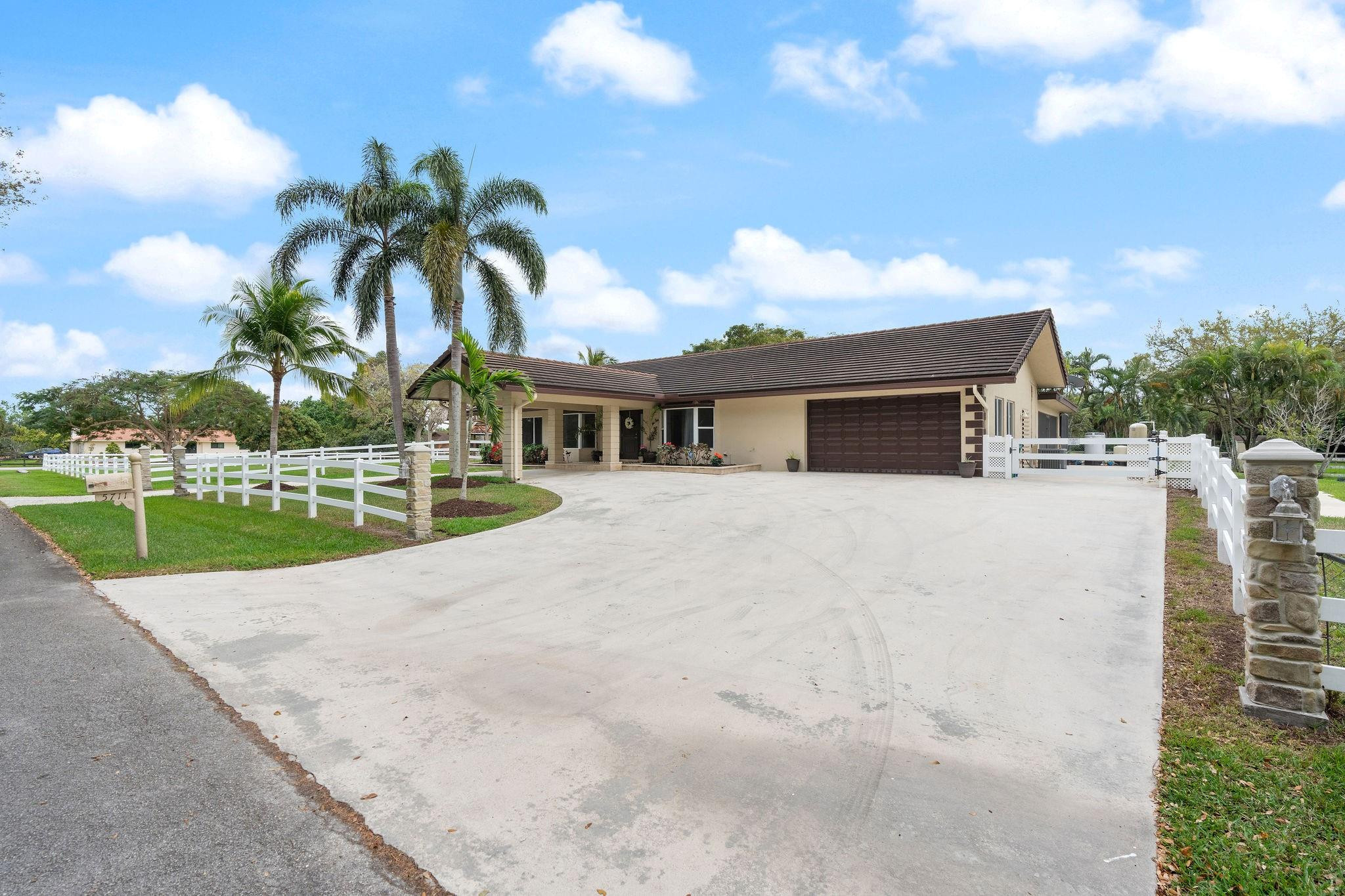 5711 SW 195th Terrace