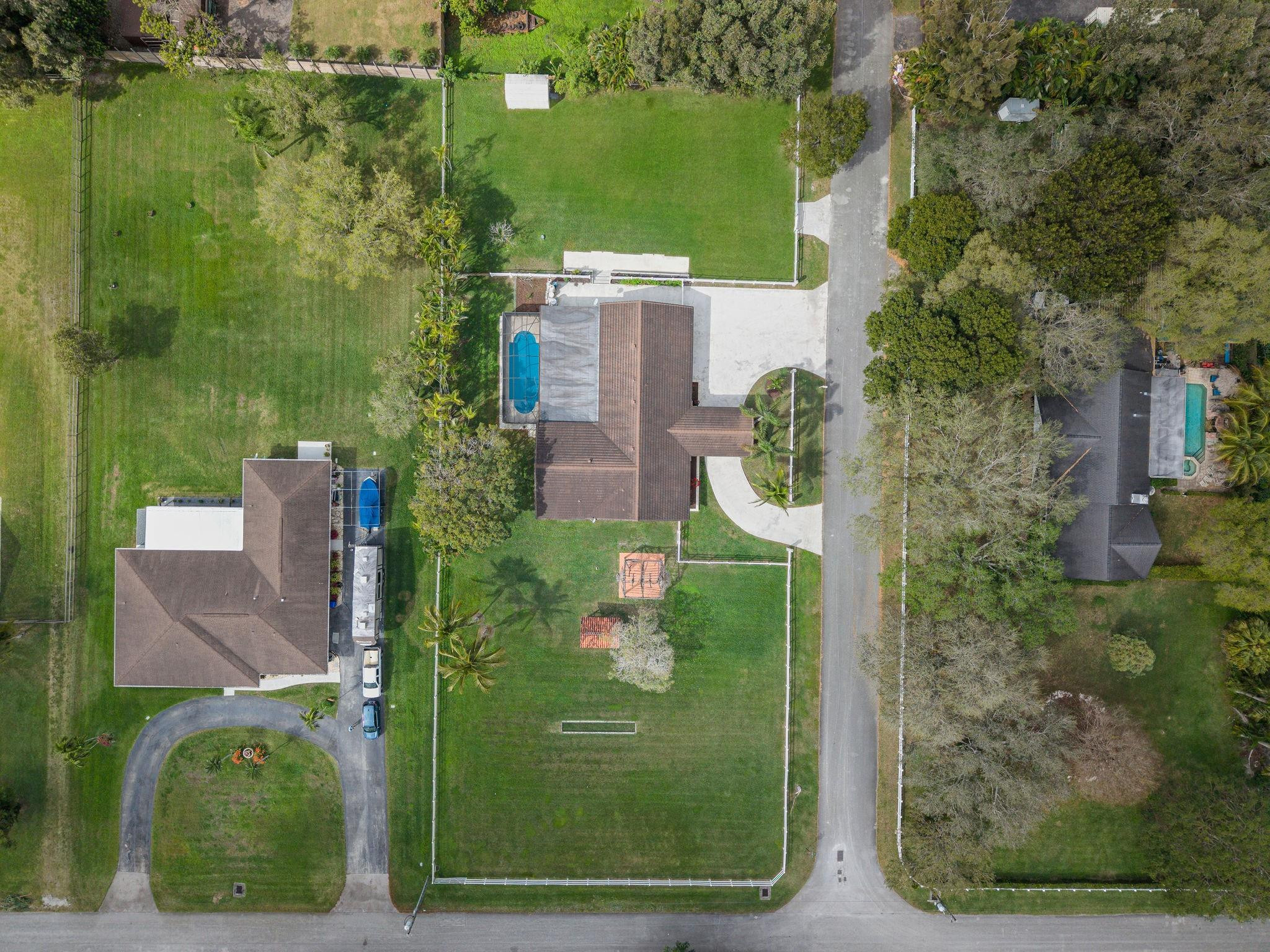 5711 SW 195th Terrace