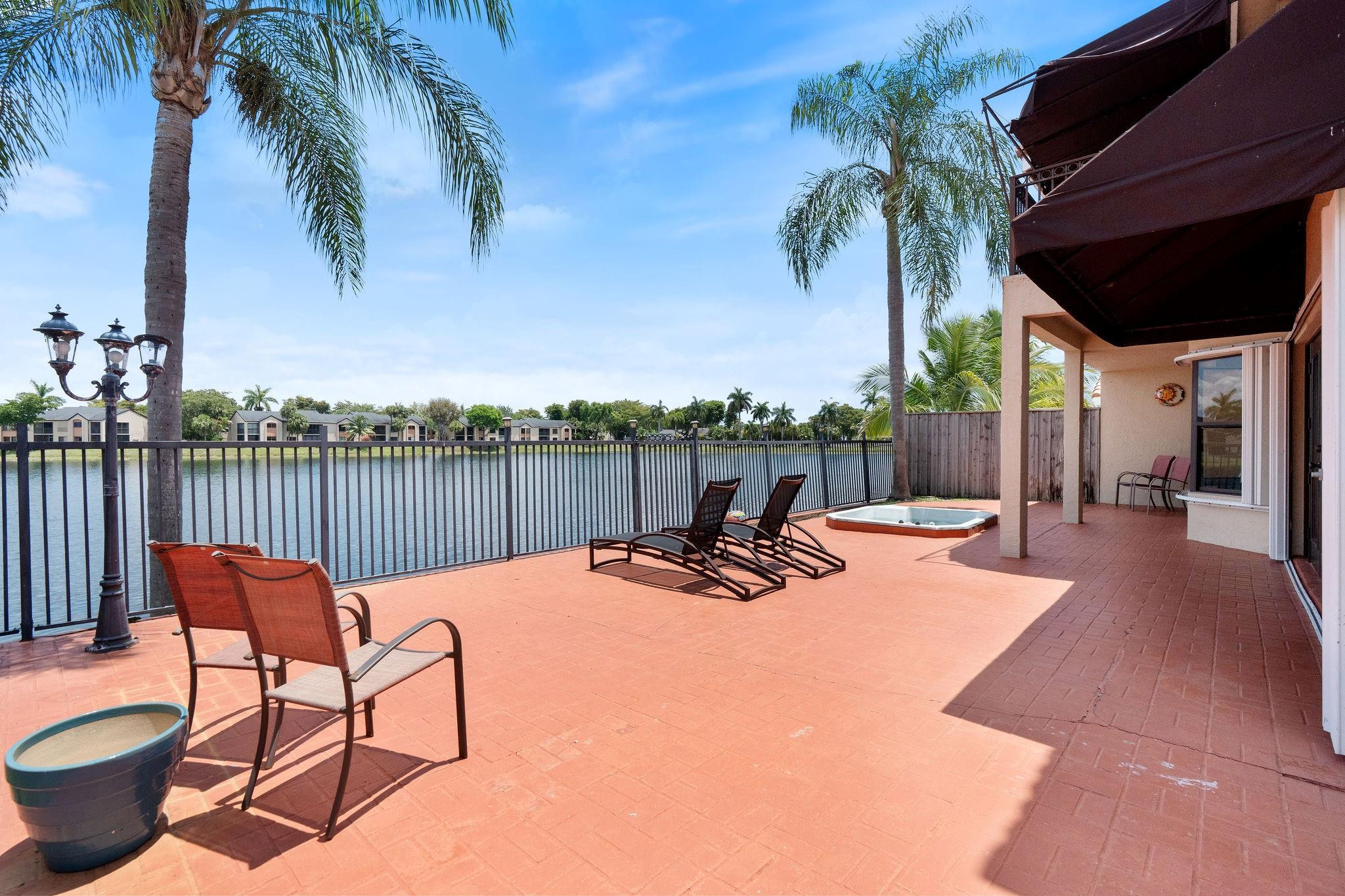 8313 NW 188th Terrace