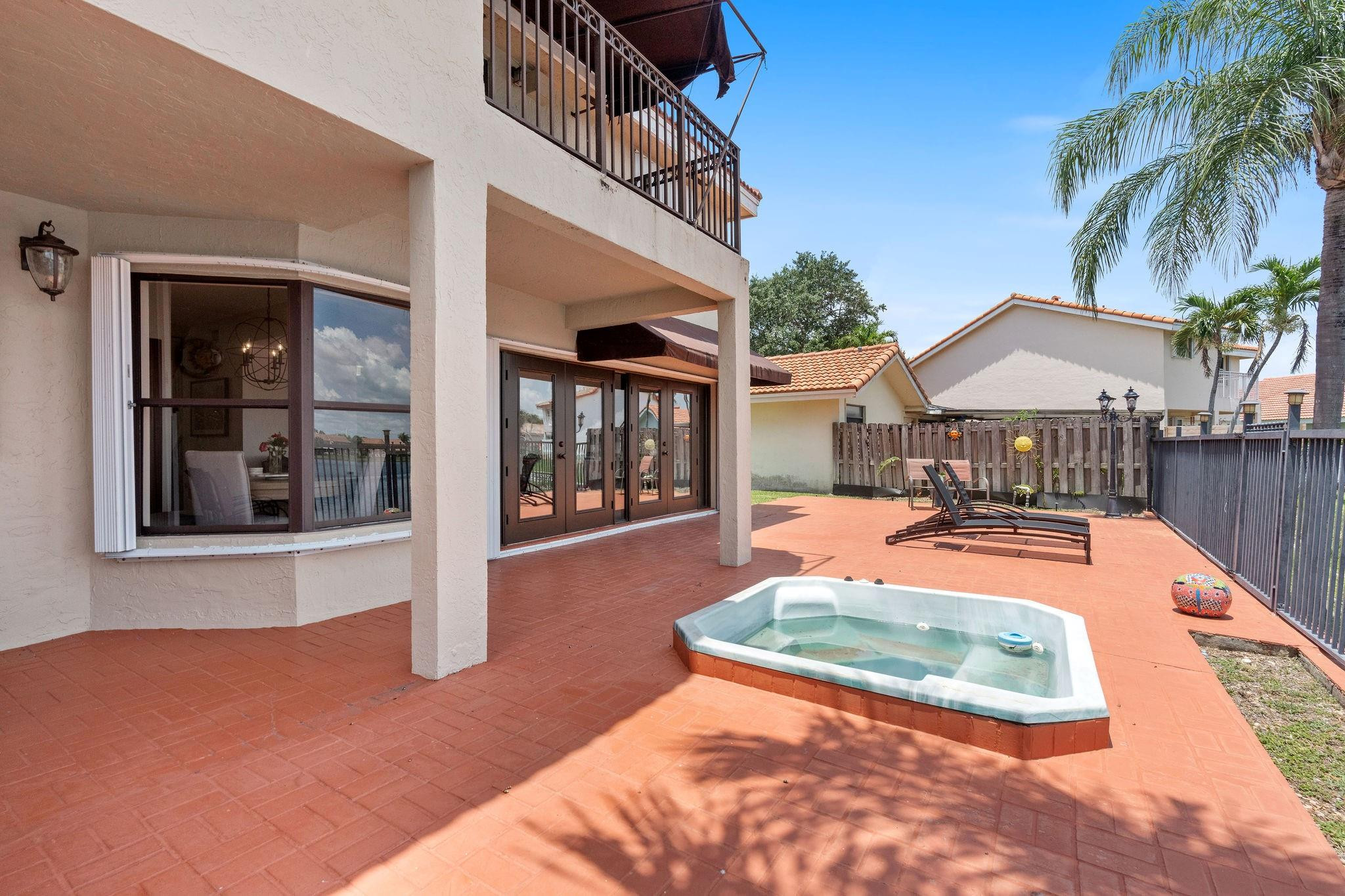 8313 NW 188th Terrace