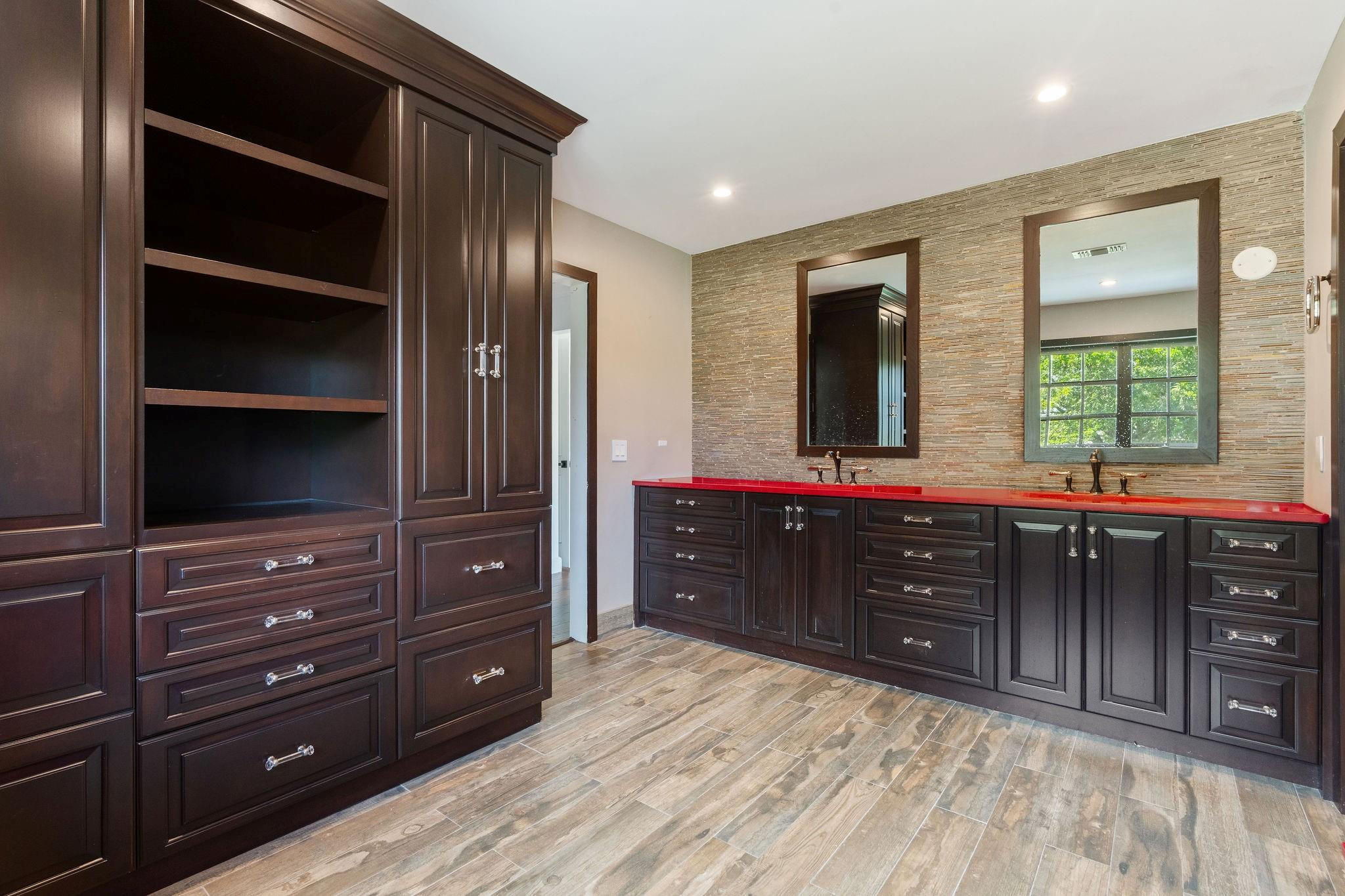 5401 Thoroughbred Lane