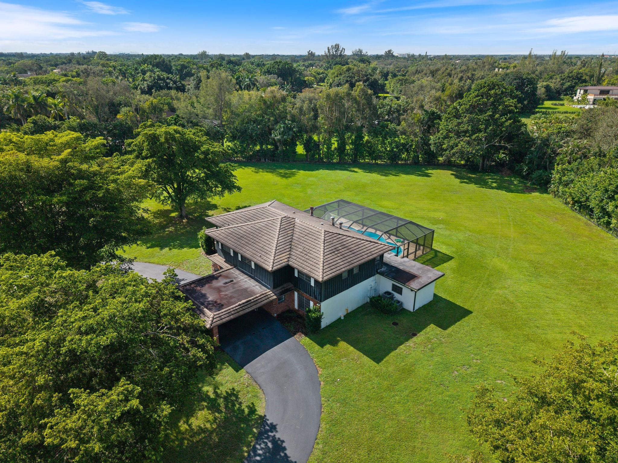 5401 Thoroughbred Lane
