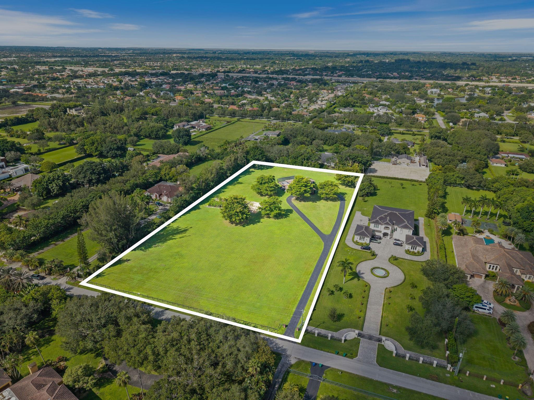 5401 Thoroughbred Lane