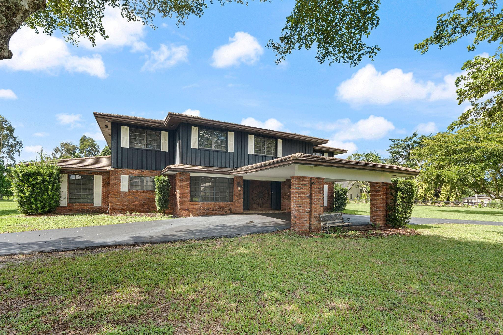 5401 Thoroughbred Lane